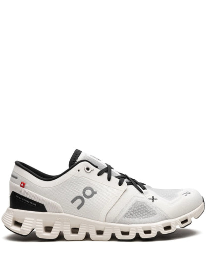 On Running Cloud X 3 White Black