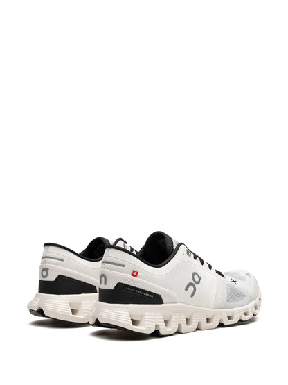 On Running Cloud X 3 White Black