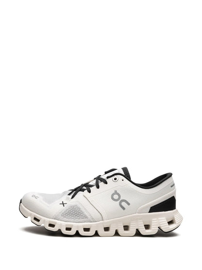 On Running Cloud X 3 White Black
