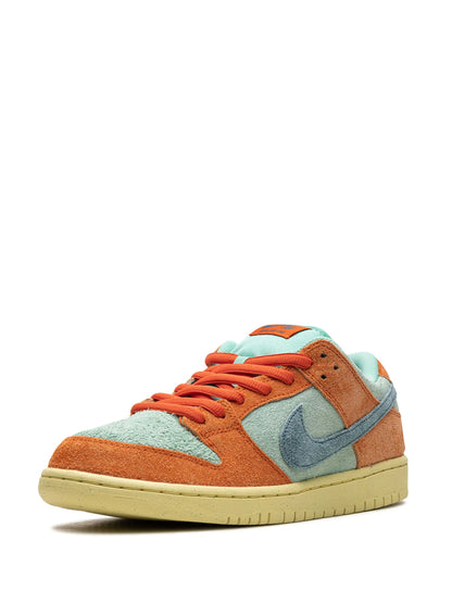 Purpura Nike SB Dunk Low Orange Emerald Rise